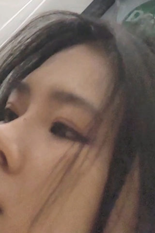 高颜值靓女的超短裤长靴衬托出雪白嫩肉美腿sqwy25412