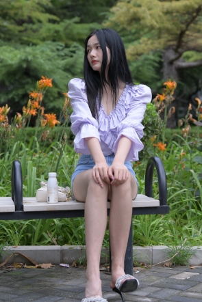 yy600[一只麋鹿专区] 蓝色牛仔热裤长腿美女